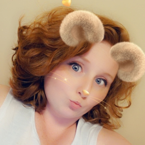 Profile Picture of Danielle Boyer (@dani_boyer) on Poshmark