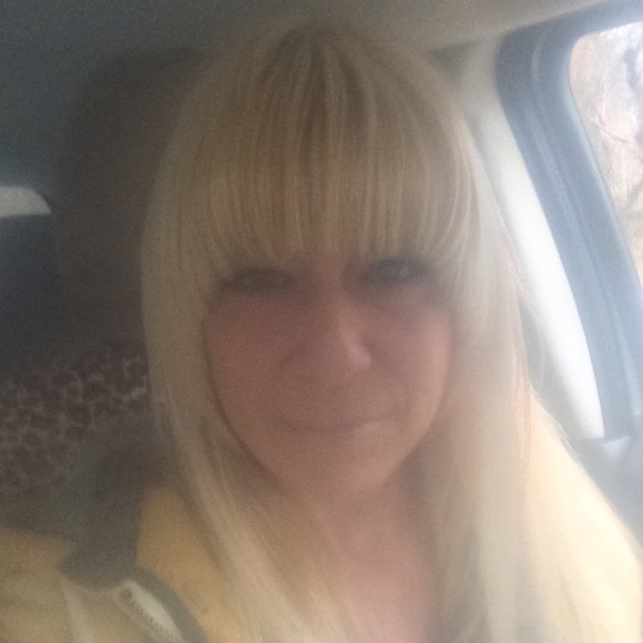 Profile Picture of Renee Marks (@renee_marks) on Poshmark