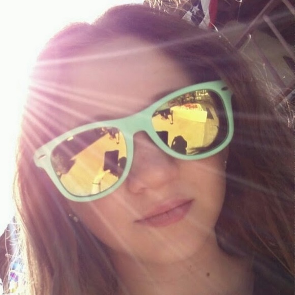 Mikayla Maglinao - Poshmark Profile Picture of Mikayla Maglinao (@kayla_mag) on Poshmark