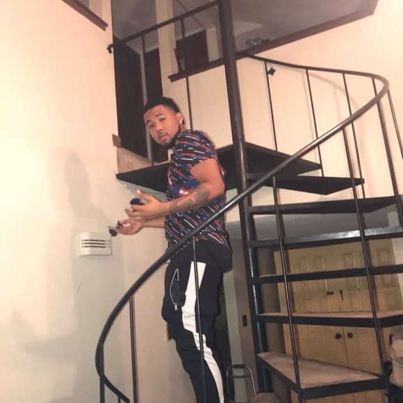 Profile Picture of Darius Magee (@darius_magee) on Poshmark