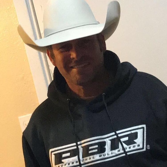 Profile Picture of Paulo Gouveia (@pgousabr) on Poshmark