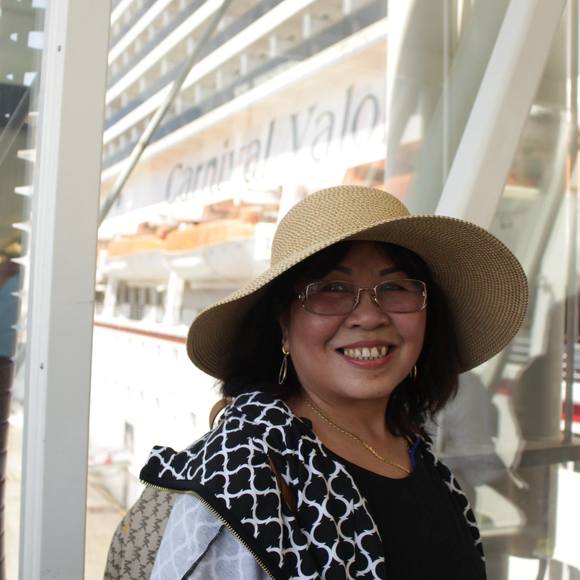 Profile Picture of Vui Tran (@vuitran) on Poshmark