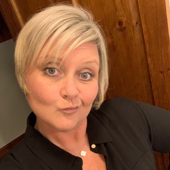 Profile Picture of Kristin Thompson (@kris10gail226) on Poshmark