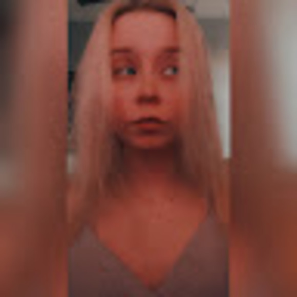 Profile Picture of Taylor Bright (@tallybright22) on Poshmark