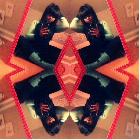 Profile Picture of Sade Allen (@unique24__) on Poshmark