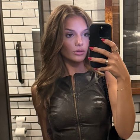 Profile Picture of bell (@isabelllluhhhhh) on Tiktok
