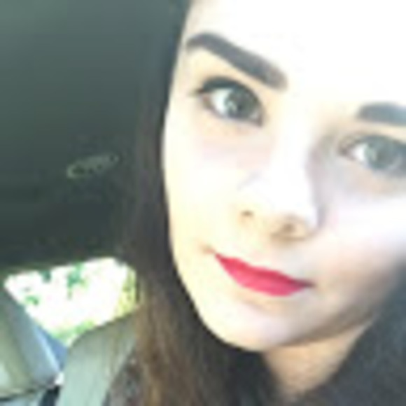 Profile Picture of Karlee Curry (@kcnavyt9) on Poshmark