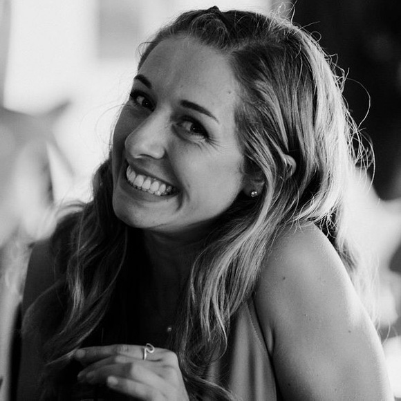 Profile Picture of Tori Viveen (@tviveen) on Poshmark