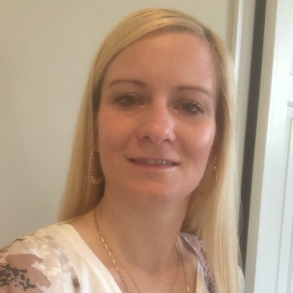 Profile Picture of Stephanie Wasniewski (@swasniewski) on Poshmark