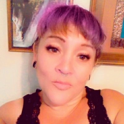 Profile Picture of Kellie Brown (@peanuts206) on Twitter