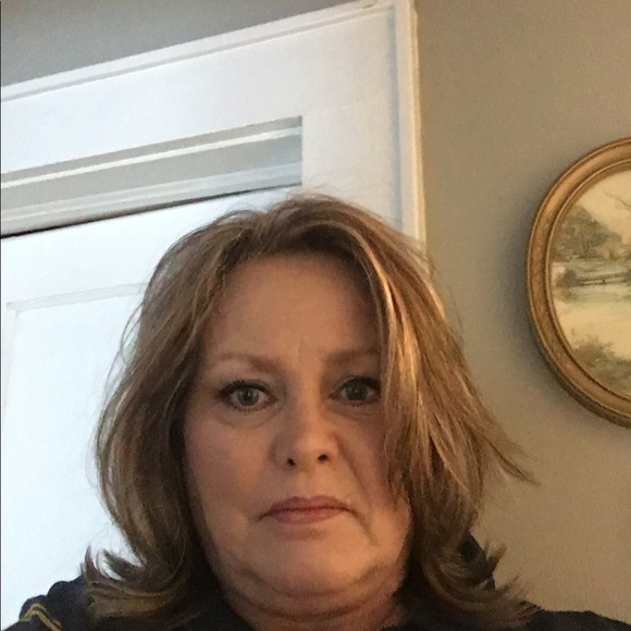 Profile Picture of Lisa Jeter (@lbjeter) on Poshmark