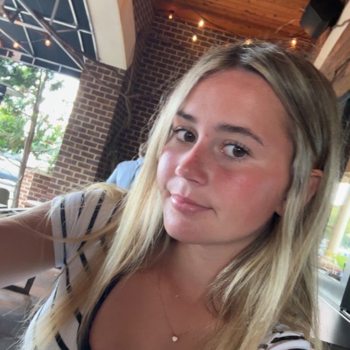 Profile Picture of chloe (@chloemccalll) on Tiktok