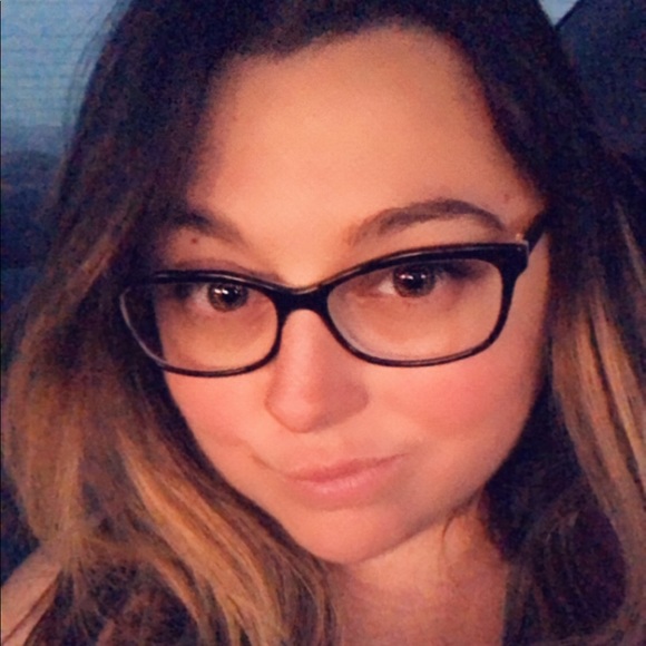 Profile Picture of Christina Cumbo (@tinaboobina11) on Poshmark