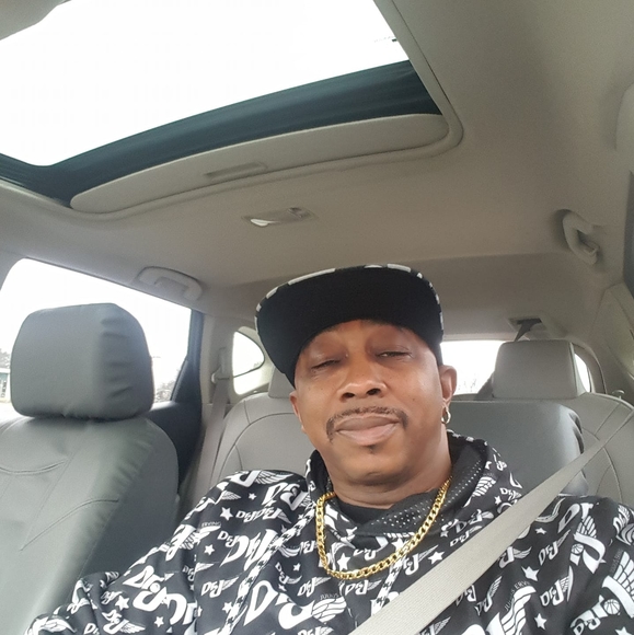 Profile Picture of Johnny Clinkscales (@johnnyclinkscal) on Poshmark