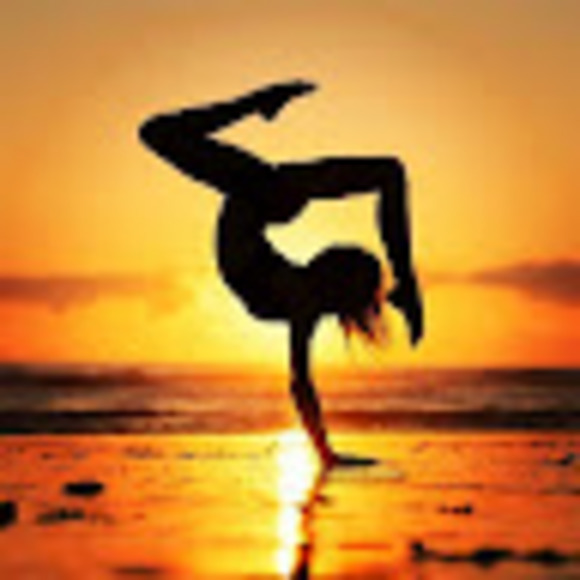 Brooke Custer - Poshmark Profile Picture of Brooke Custer (@brookie4199) on Poshmark