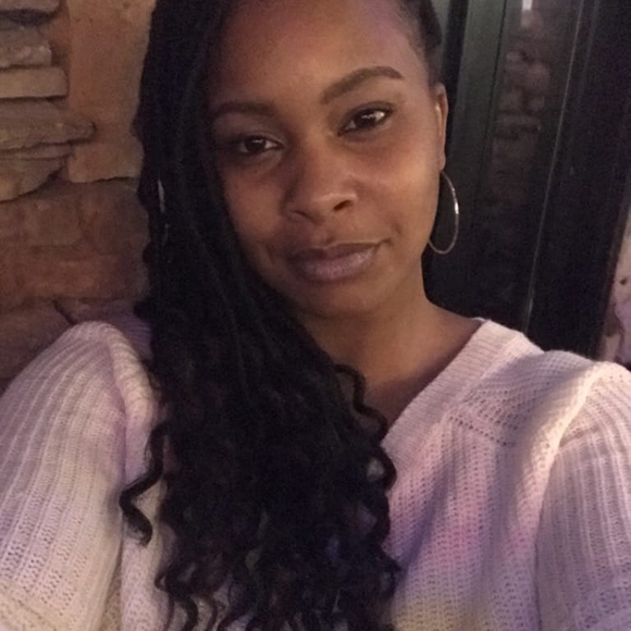 Profile Picture of Janice Bailey (@janicebailey38) on Poshmark