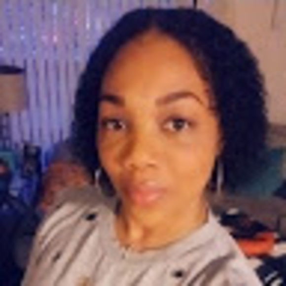 Profile Picture of Toccara James (@toccarajames) on Poshmark