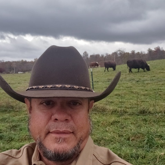 Profile Picture of Jesse james Pompa (@lpompa2) on Poshmark