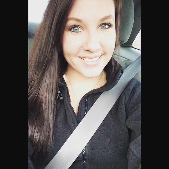 Profile Picture of Paula Loewer (@paulaloewer) on Poshmark