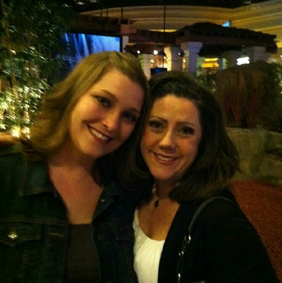 Profile Picture of Pamela Roeder (@proeder) on Poshmark