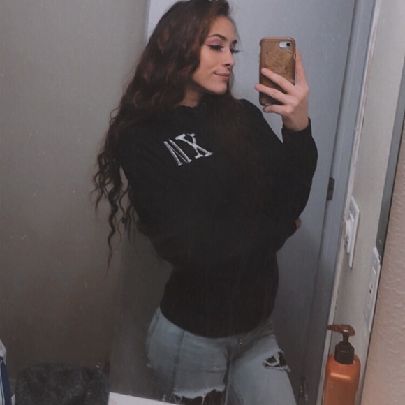 Profile Picture of Hailey Haynes (@haileyyrose001) on Poshmark