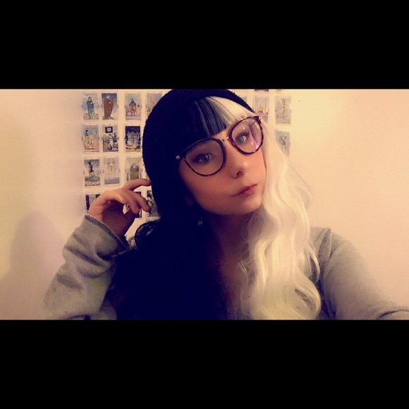 Profile Picture of Mya Boxler (@myadawnboxler) on Poshmark