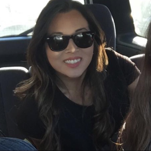 Profile Picture of Jade Solis (@jsol19) on Poshmark