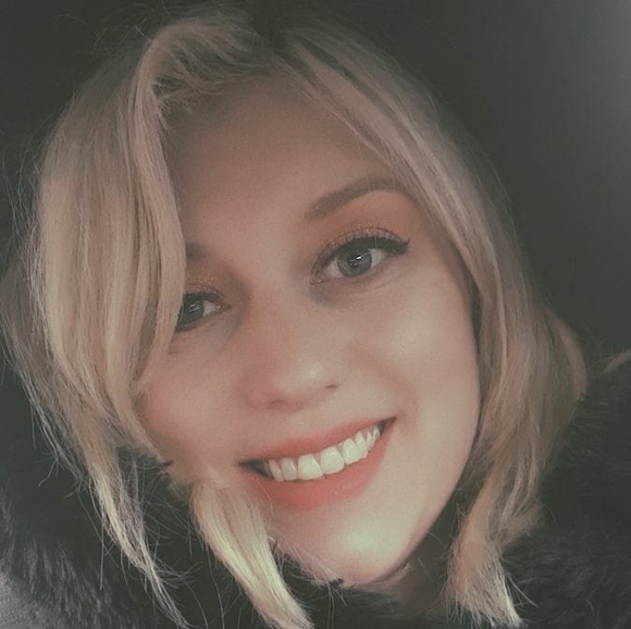 Profile Picture of Ashley n. Landsman (@duckonarock) on Poshmark