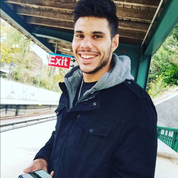 Profile Picture of Omar Hafez (@hafezomar24) on Poshmark