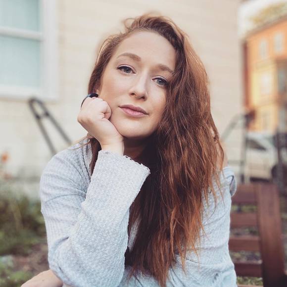 Profile Picture of Jennifer Soloway (@jdsoloway) on Poshmark