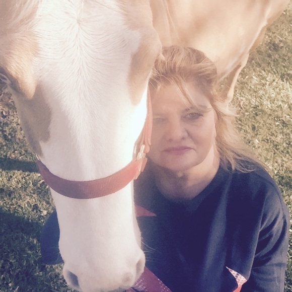 Profile Picture of Melissa Hebbel (@sweet_honeybee) on Poshmark