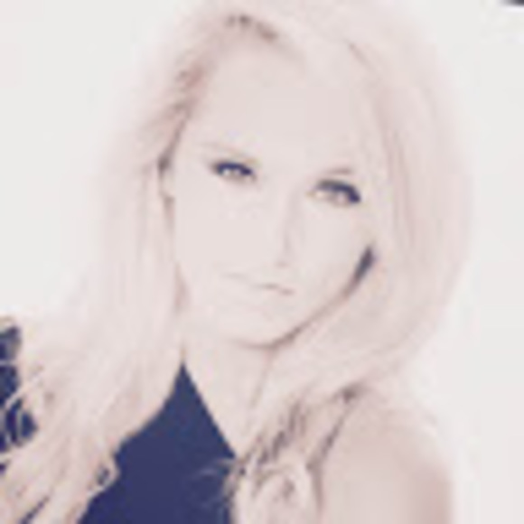 Profile Picture of Briana Marsalla (@briana_marsalla) on Poshmark