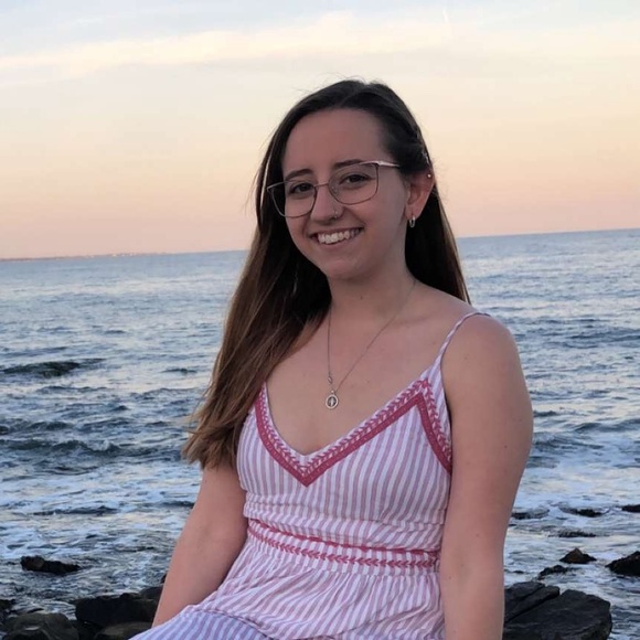 Profile Picture of Christina Hittel (@chittel) on Poshmark