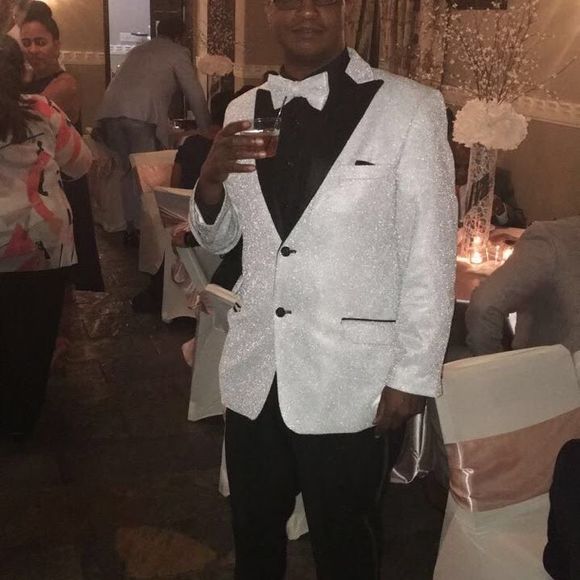 Profile Picture of Richard Tyler (@richard_tyler) on Poshmark