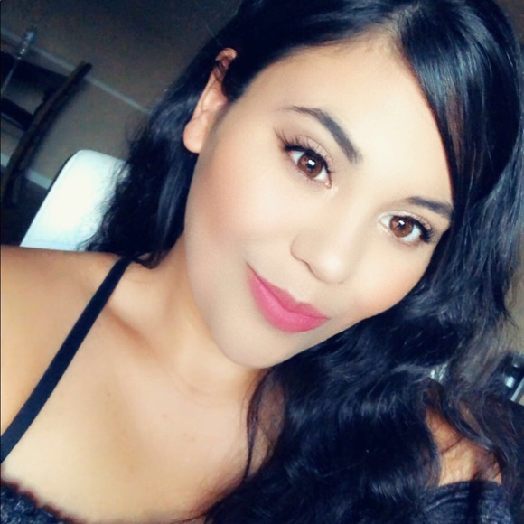 Profile Picture of Marissa Cardona (@mcardona96) on Poshmark