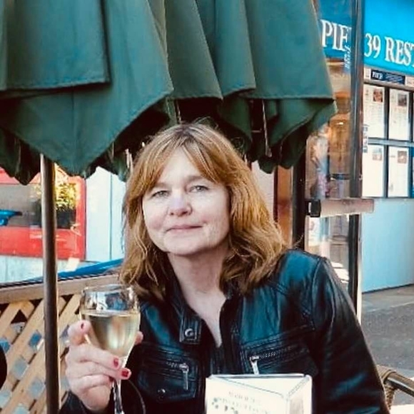 Profile Picture of Joanne Carlson (@sissy94538) on Poshmark