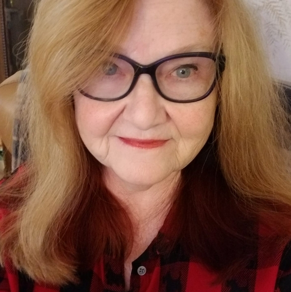 Wendy Marcks - Poshmark Profile Picture of Wendy Marcks (@wendymarcks) on Poshmark