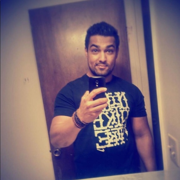 Profile Picture of Monty Singh (@montytanda) on Poshmark