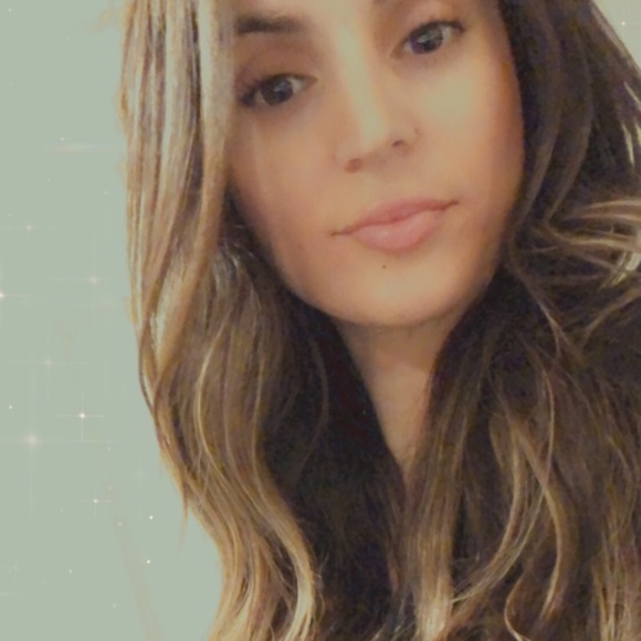 Profile Picture of Monica Alexander (@_monniemon_) on Poshmark