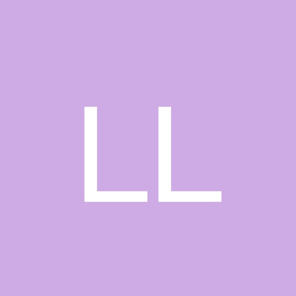 Profile Picture of Lea Long (@lealong282) on Poshmark
