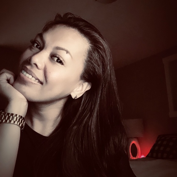 Lorena Ngade - Poshmark Profile Picture of Lorena Ngade (@summer_loraine) on Poshmark