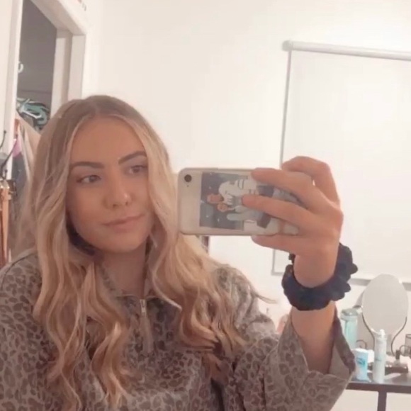 Profile Picture of Mackenzie Macneil (@mackmacneil) on Poshmark