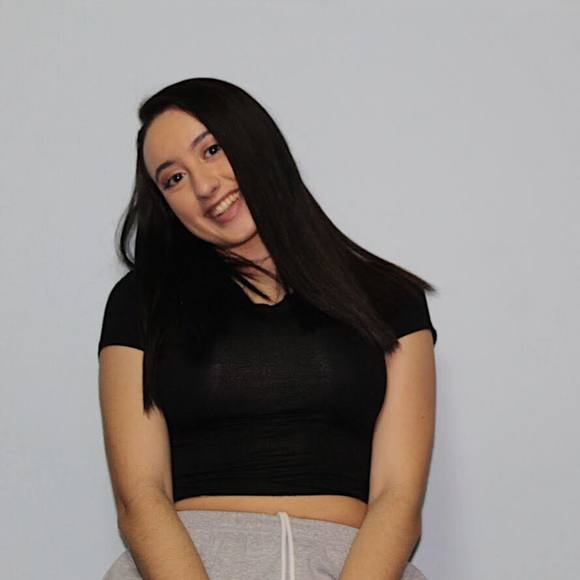 Profile Picture of Joanna Avitto (@joannaavitto) on Poshmark