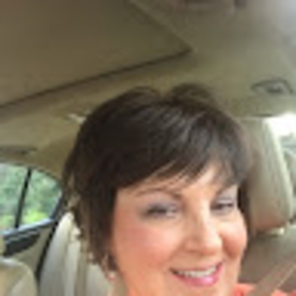 Profile Picture of Gail Mccleney (@gail_mccleney) on Poshmark