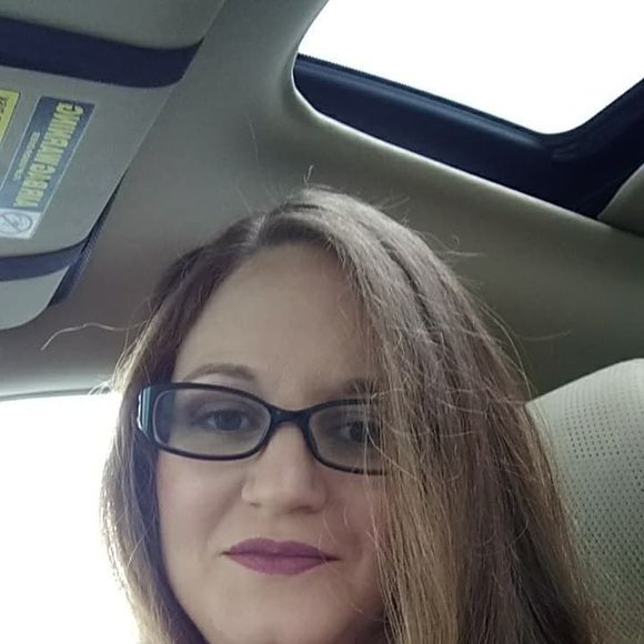 Profile Picture of Teri Anatra (@shout4) on Poshmark