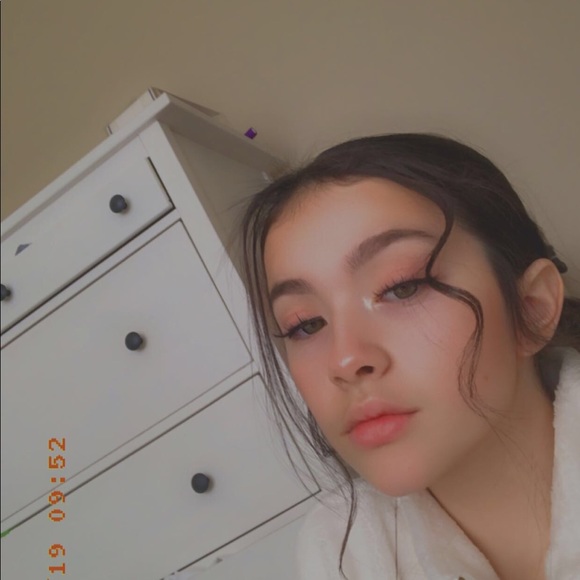 Profile Picture of Alex Currie (@alexcurrie_769) on Poshmark