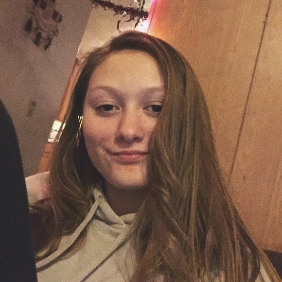 Profile Picture of Kia Scott (@kiascott124) on Poshmark