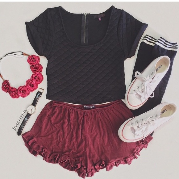 Profile Picture of Jacqueline Araj (@jacquiaraj) on Poshmark