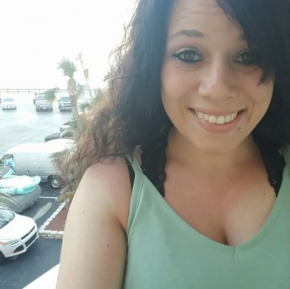 Profile Picture of Jenn Burtner (@jennburtner) on Poshmark