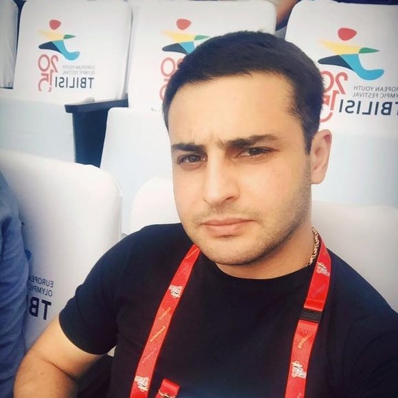 Profile Picture of Davit Davit (@davit_davit) on Poshmark